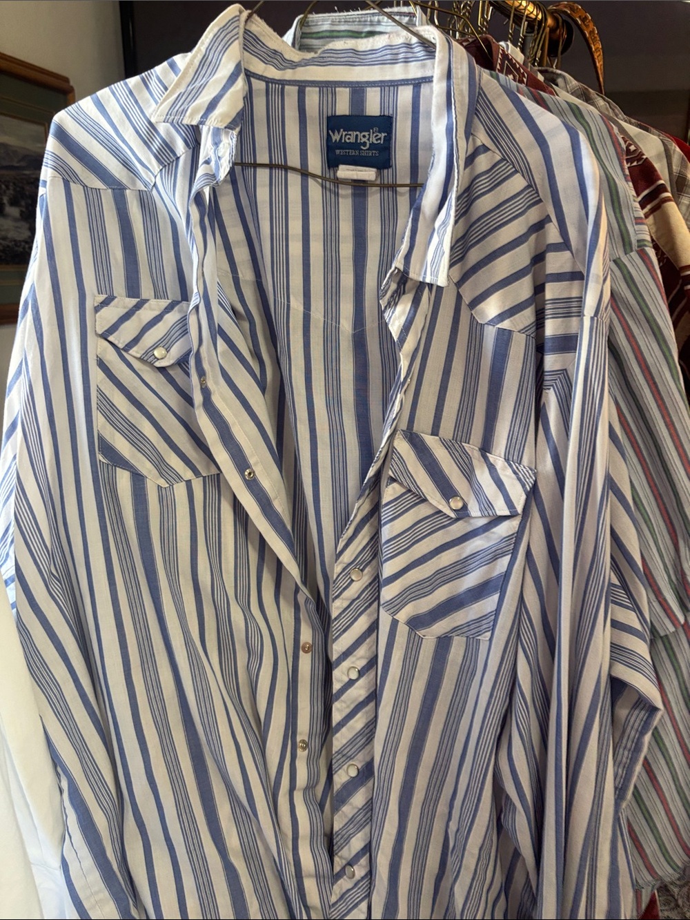 Wrangler Men’s Blue & White Striped Button-Front Shirt